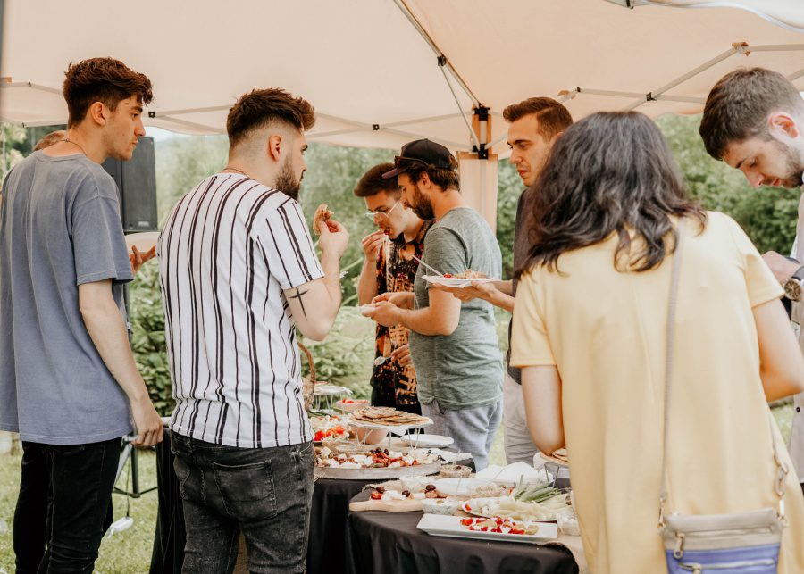 How to eat at a buffet