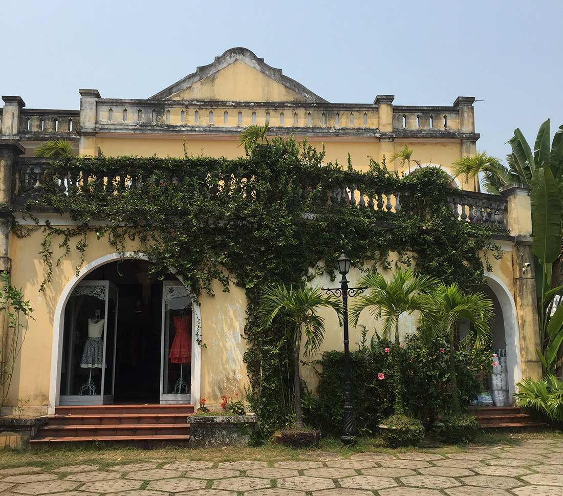 Wedding shopping in Vietnam: Guide to tailoring bridesmaids' outfits, groomsmen's suits, flower girls' dresses and more