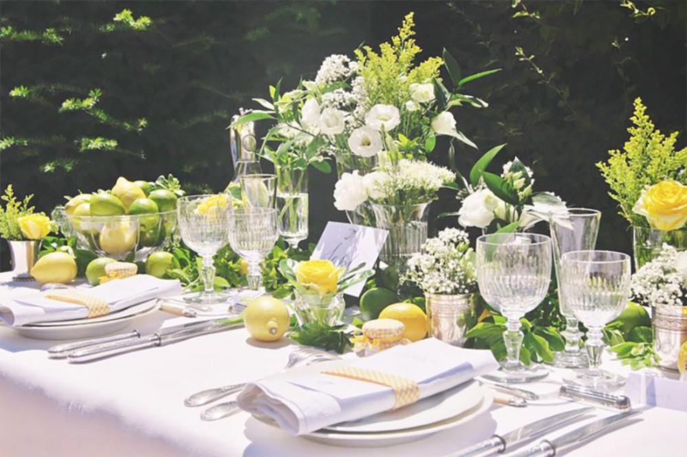 Wedding inspiration and ideas: A summery, colourful styled photoshoot in France