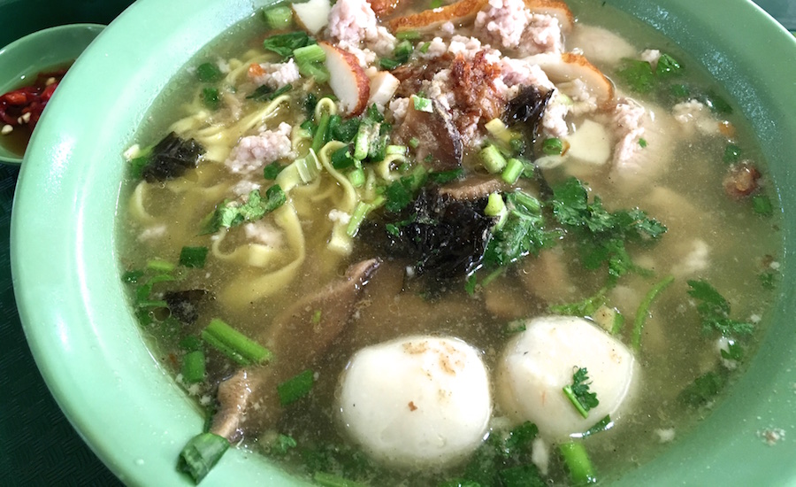 Bak chor mee in soup? Blasphemy? We think not (Photo credit: kaeru via Flickr)