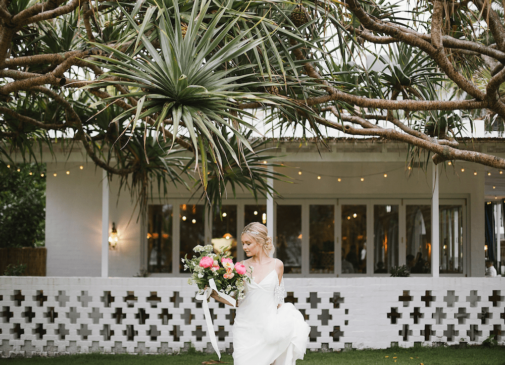 Overseas pre-wedding photo shoot: A beach chic wedding in New South Wales, Australia