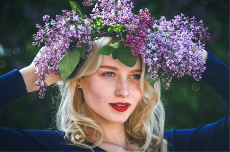 Wedding hairstyles: Beautiful floral crowns for boho brides