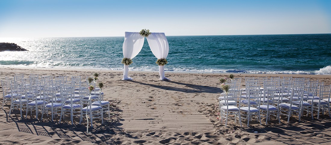 Real wedding: Geert and Tanya’s classy, romantic beach wedding at Abu Dhabi’s Zaya Nurai Island Resort