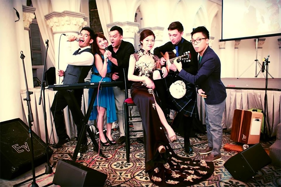Live Music Bands In Singapore Singers And Musicians To Hire For Your Wedding Honeycombers Singapore
