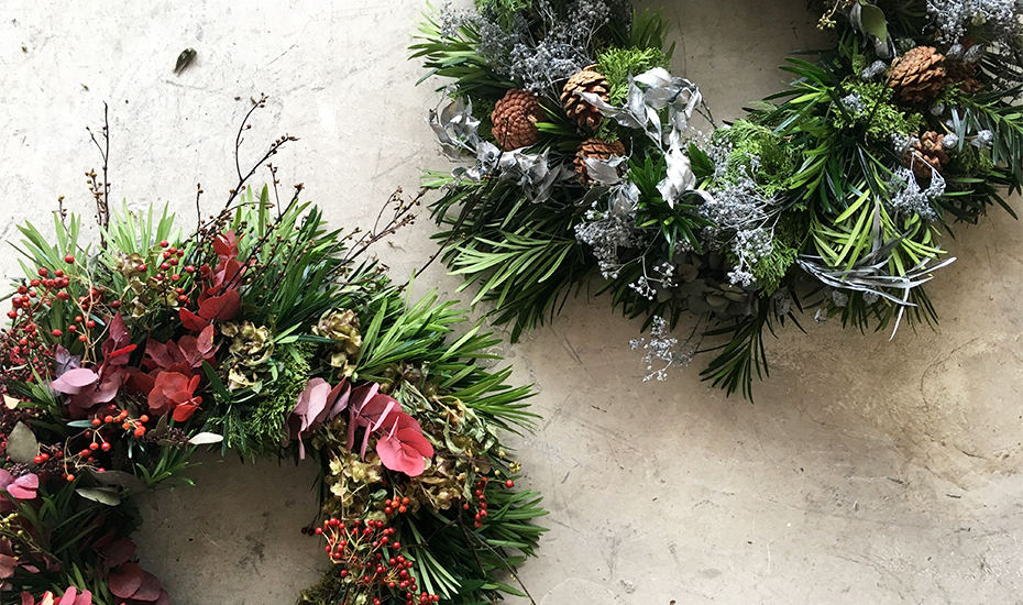Christmas wreaths in Singapore: How to design your own Christmas decorations