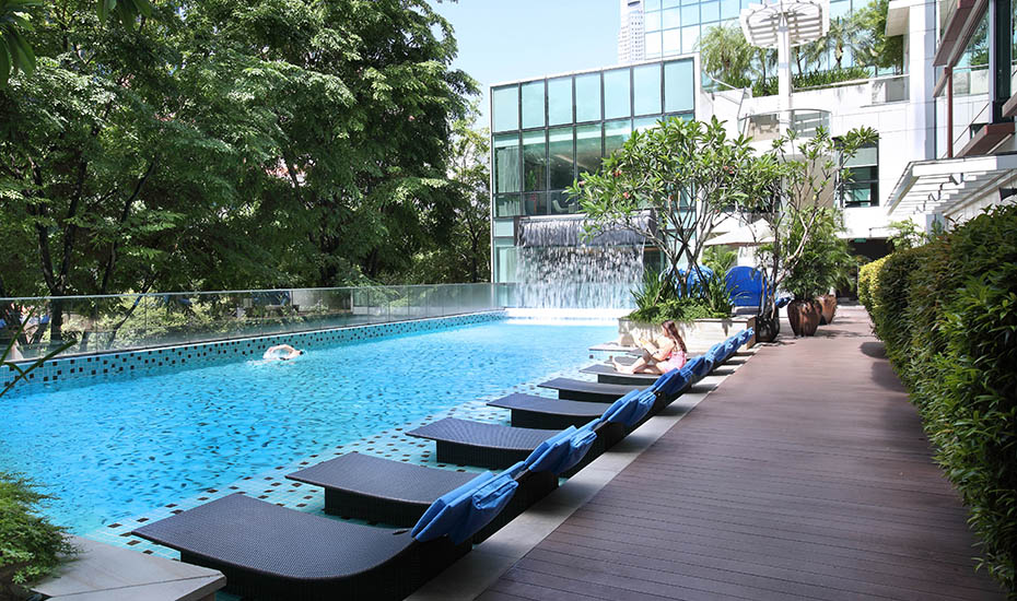 Park Regis Singapore is home to a stunning outdoor pool that has a cascading waterfall feature