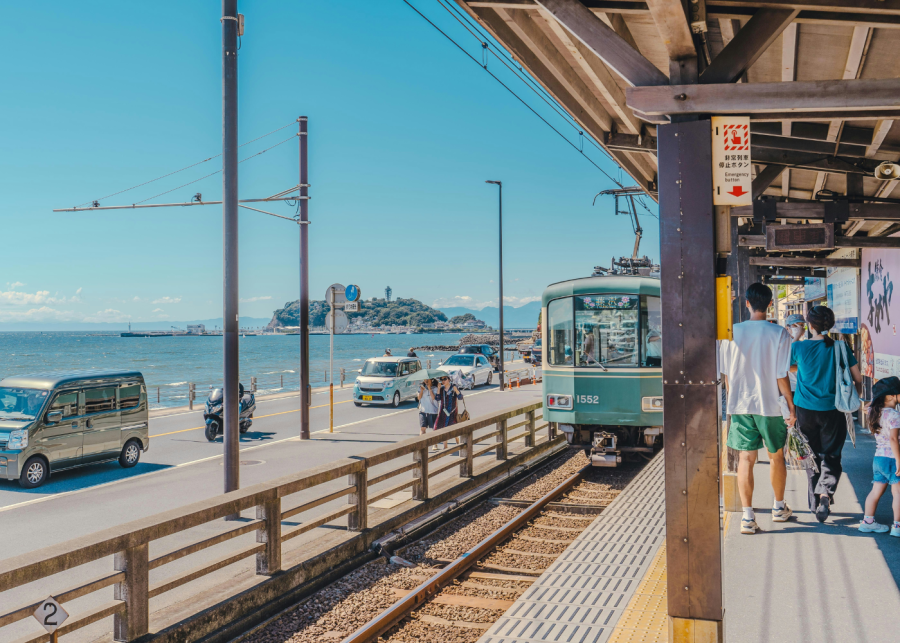 best day trips from tokyo | enoshima train