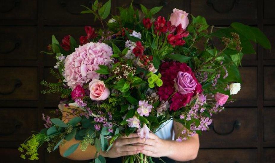 Send us flowers! Online florist Flower Addict delivers beautiful blooms