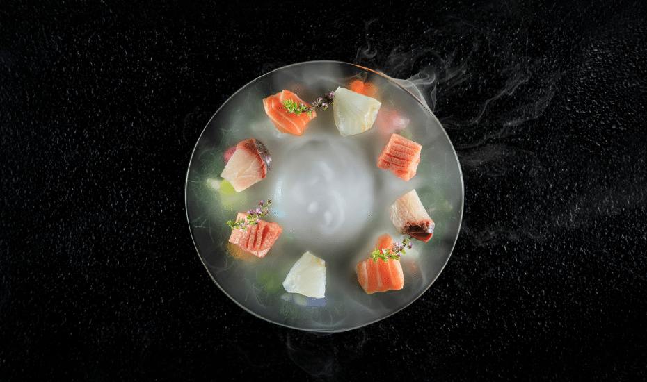 It’s all about sushi, teppanyaki and robatayaki at Fairmont Singapore’s Japanese restaurant Mikuni