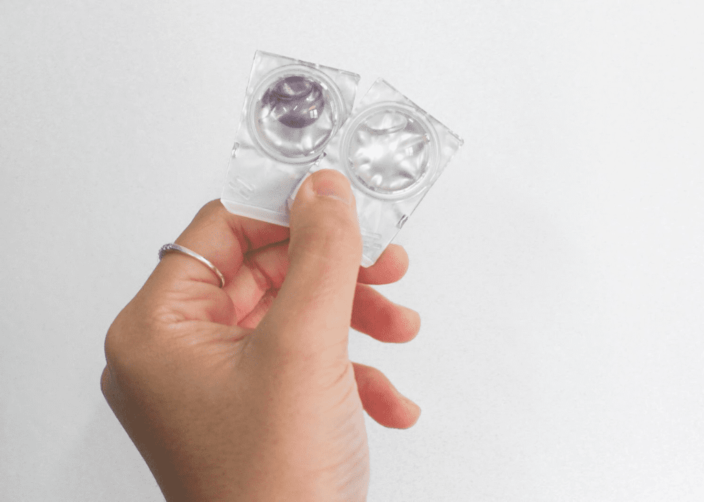 Here’s why you need the ACUVUE OASYS Contact Lenses with Transitions