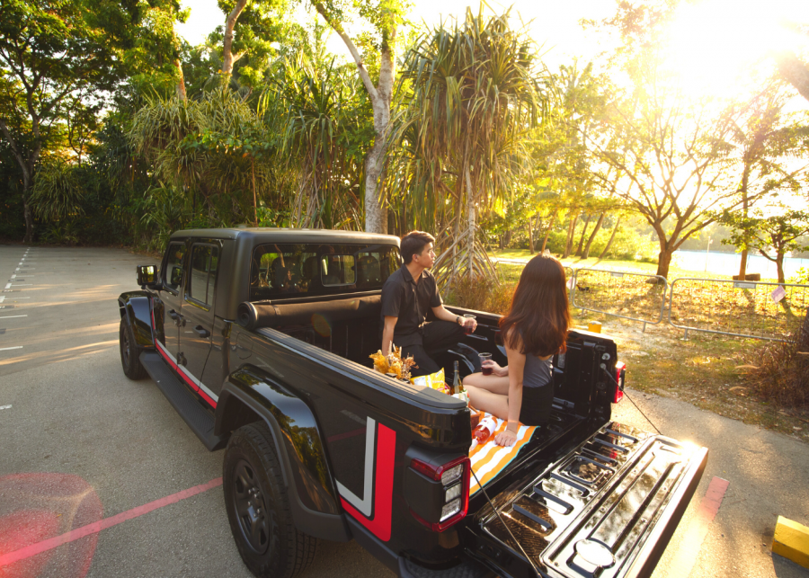 Outdoor activities in Singapore with the Jeep