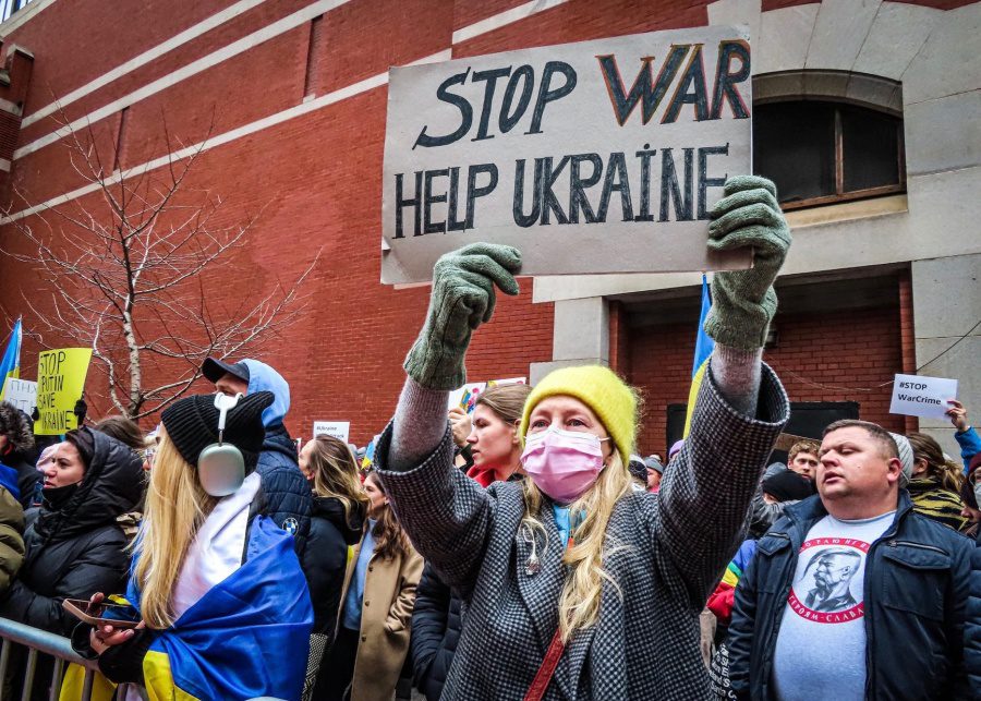 how to help ukraine | Katie Godowski via Pexels