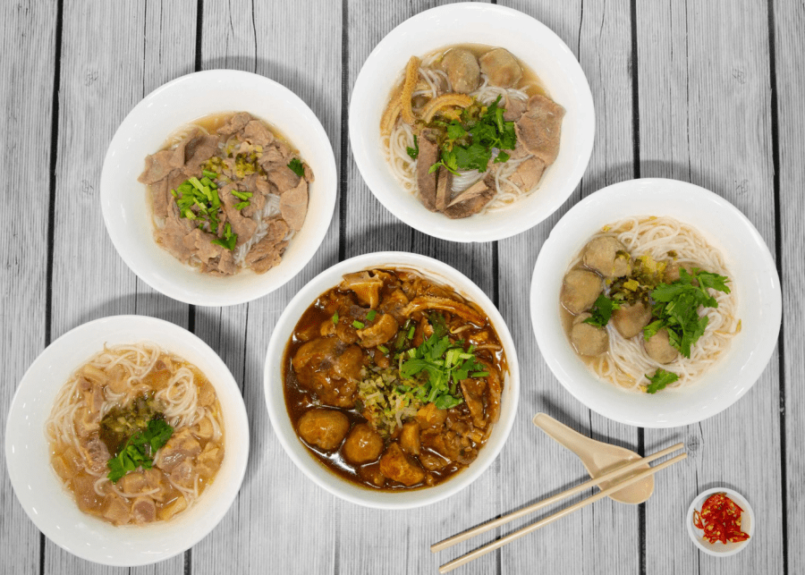 East vs West Singapore food: Horiginal beef noodle