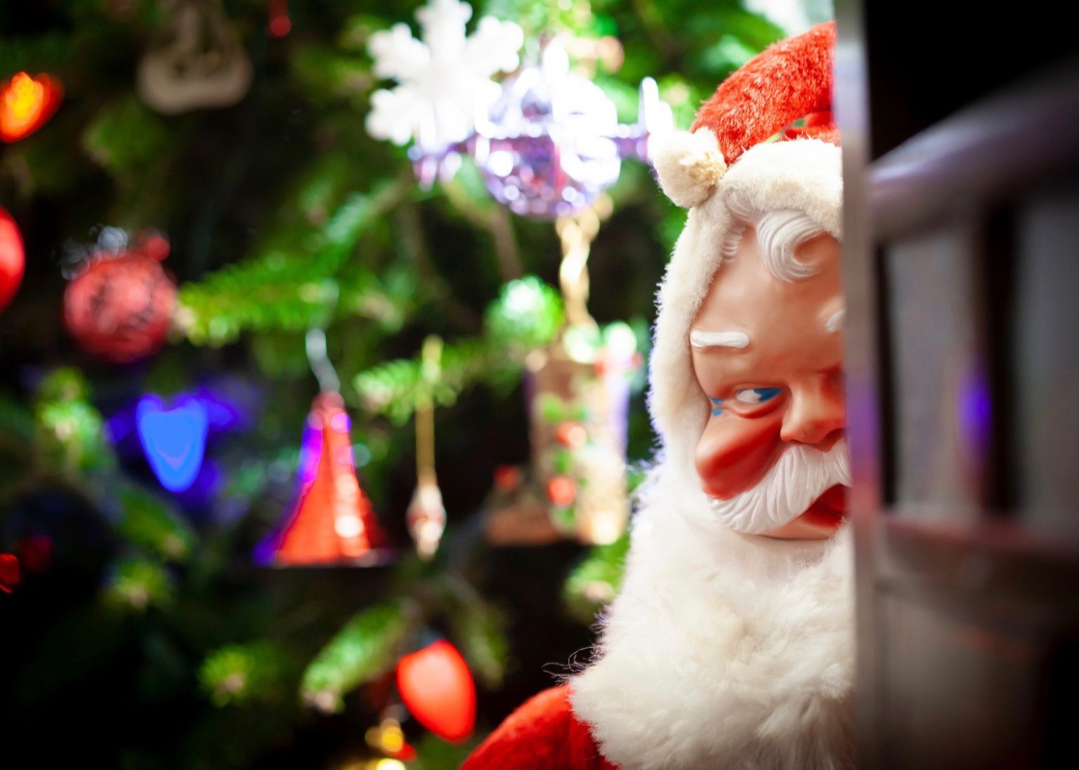 6 odd and joyful Christmas traditions around the world | Honeycombers