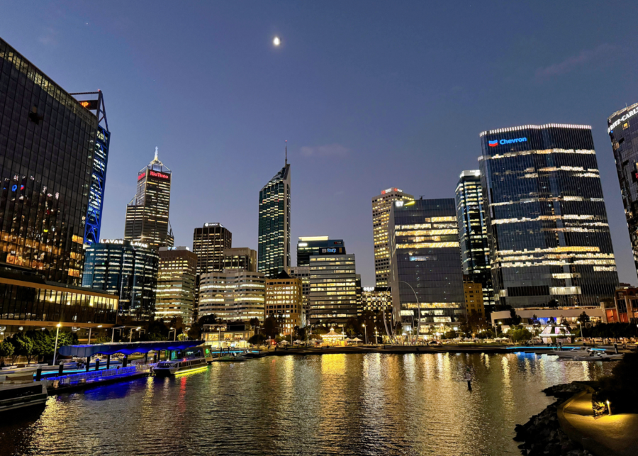 things to do in perth elizabeth quay at night