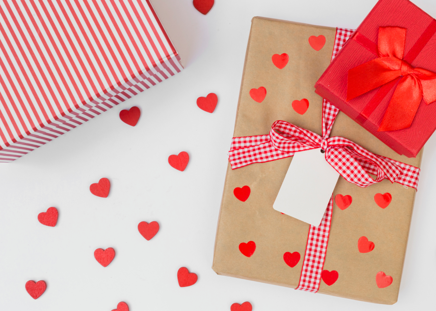 Gift boxes with small hearts | Valentine's Day gifts in Singapore