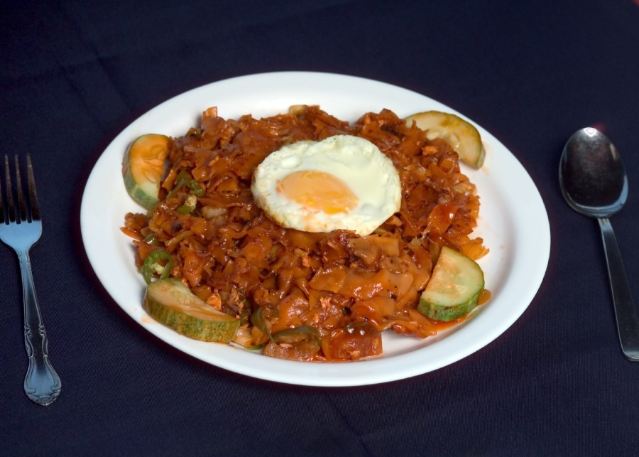 New Shah Alam Restaurant's kway teow goreng | Supper spots Singapore