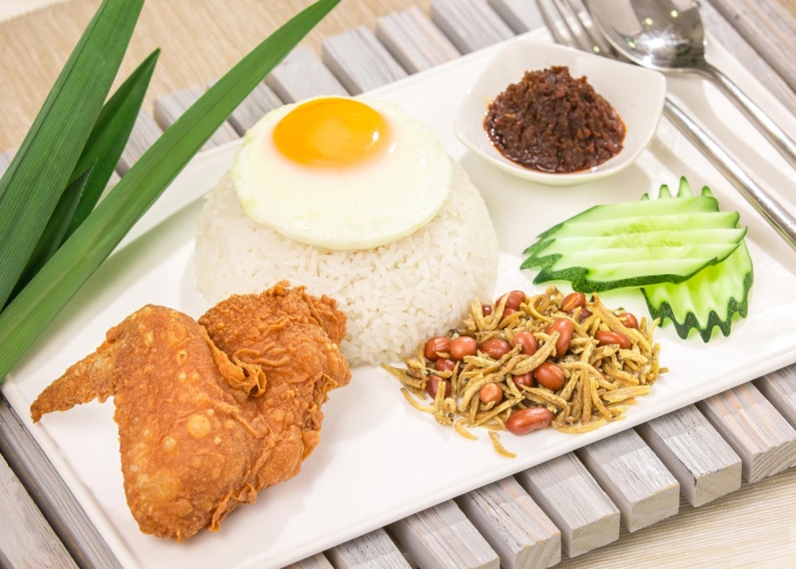 Ponggol Nasi Lemak set | Supper spots Singapore
