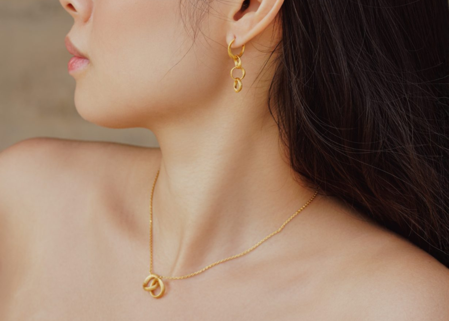 Best minimalist jewellery in Singapore - A Jeweller's Catalogue model showing earring and necklace