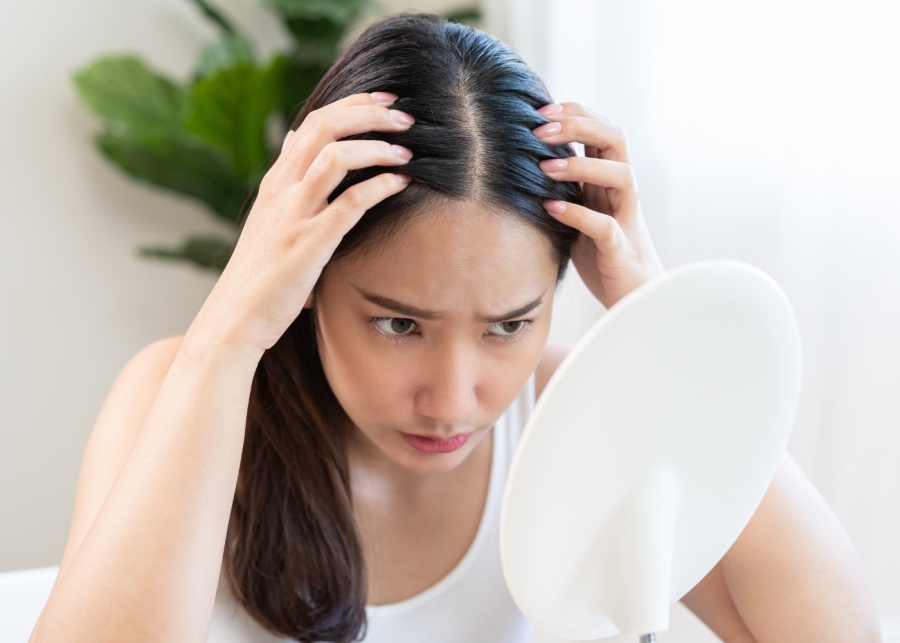 Our top dandruff treatments and shampoos in Singapore: Say goodbye to snowy flakes