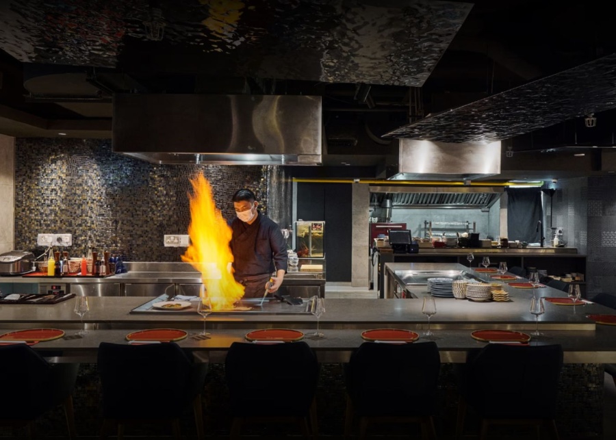 orchard-road-restaurants-ishinomaki-grill-and-sake-teppanyaki-chef