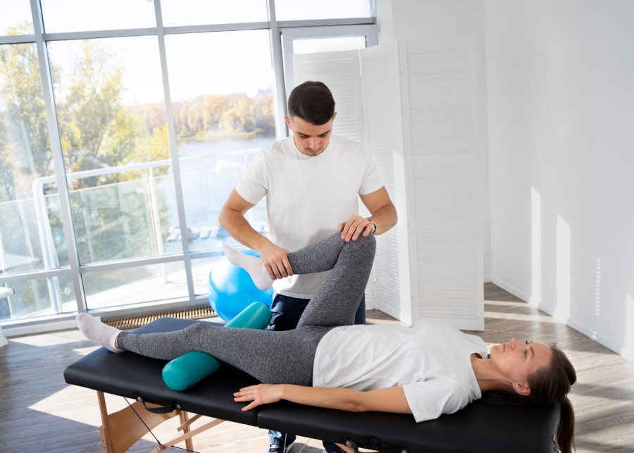 14 physiotherapy clinics in Singapore for injuries and aches
