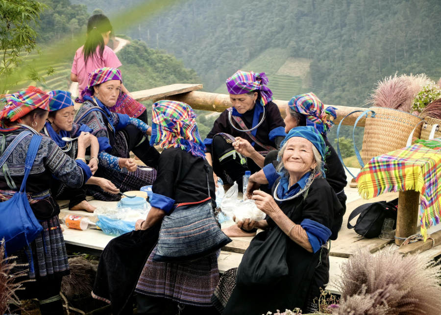 Hmong villagers-sapa-vietnam