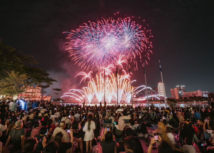 new years eve countdown party fireworks at singapore sports hub