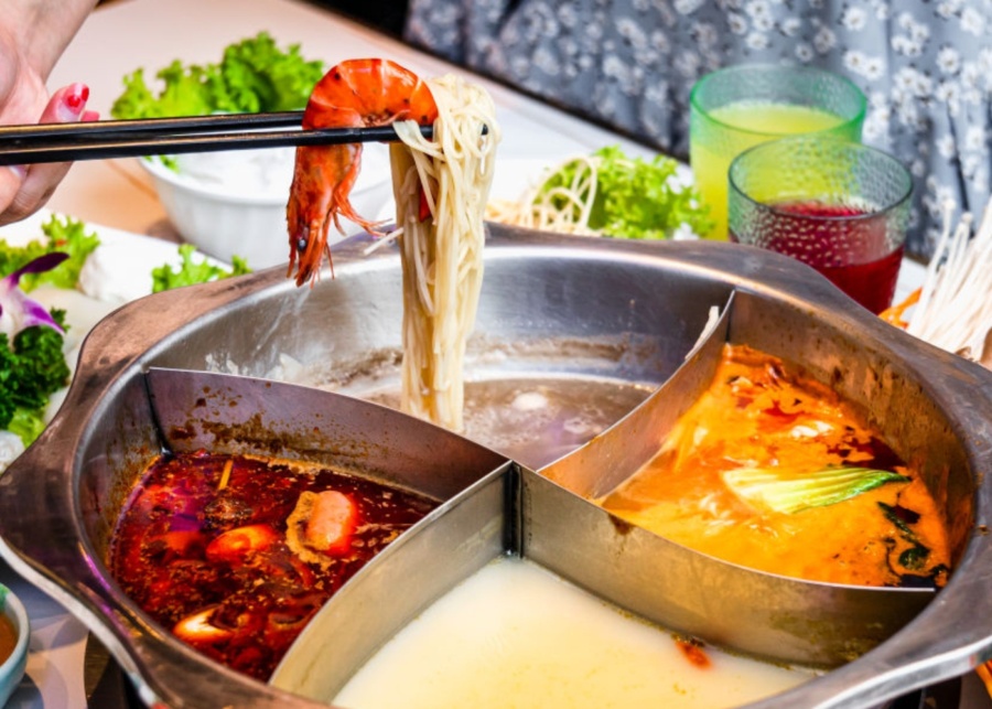 Best steamboat restaurants in Singapore - Shi Li Fang hotpot close-up