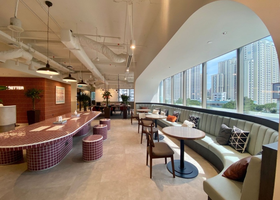 best-coworking-spaces-justco-spacious-sunlit-office-area