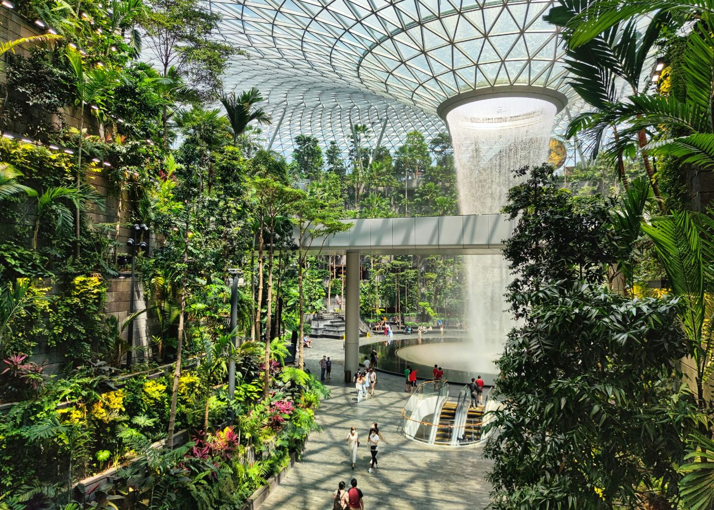 best-attractions-singapore-jewel-changi-airport-rain-vortex