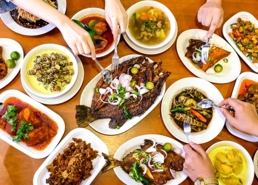 Best food spots in Raffles Place - Hjh Maimunah top-down food shot