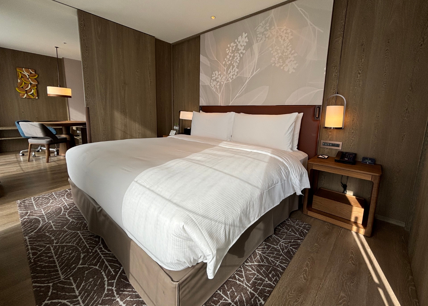 DoubleTree by Hilton Taipei Zhongshan - King one bedroom corner suite