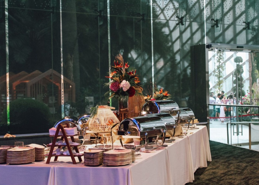 best-wedding-catering-singapore-four-seasons-catering-tropical-buffet-setup