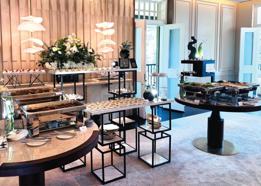 Best-catering-services-in-Singapore-Hows-Catering-canapes-buffet