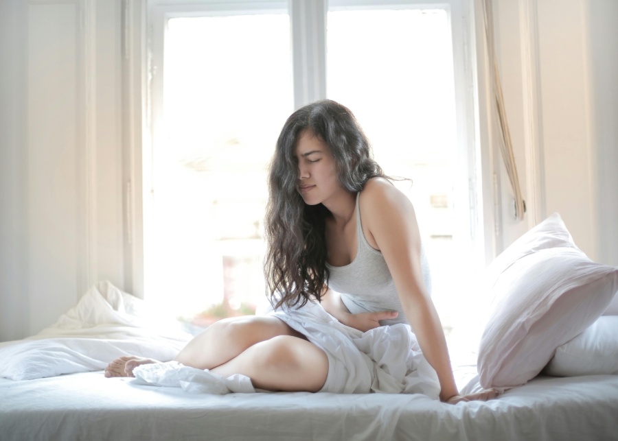 Bioglan Platinum Probiotics - Benefits of probiotics - Woman having a stomachache