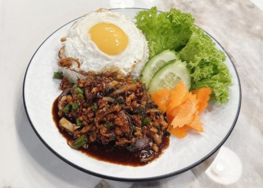 One Raffles Place - weekday dinner deals - Gin Khao basil pork rice
