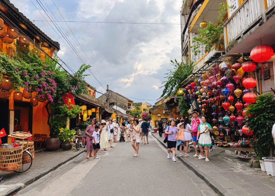 hoi an old town street