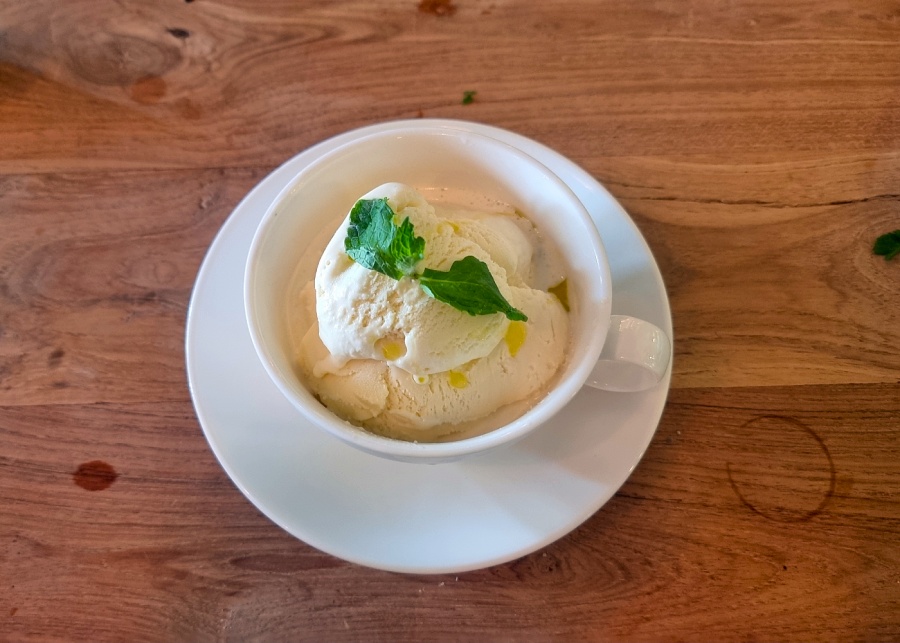 Pizza Studio Tamaki's vanilla ice cream with Okinawan sea salt and extra virgin olive oil | Pizza Studio Tamaki in Singapore