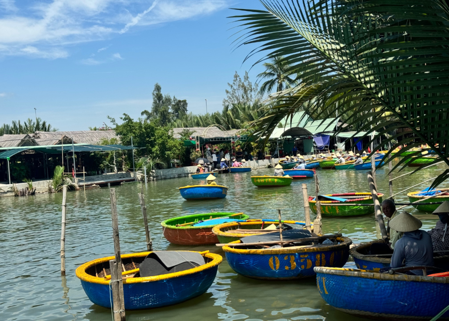 things to do in hoi an | coconut basket boat ride
