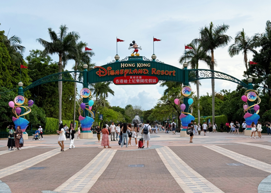hong kong disneyland sign