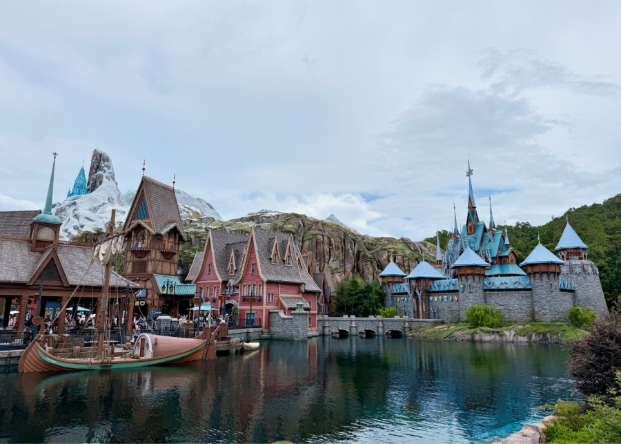 hong kong disneyland world of frozen castle