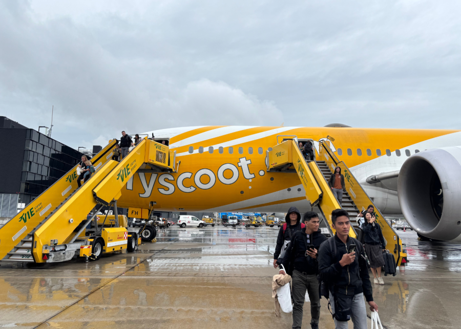 how to get to vienna from singapore