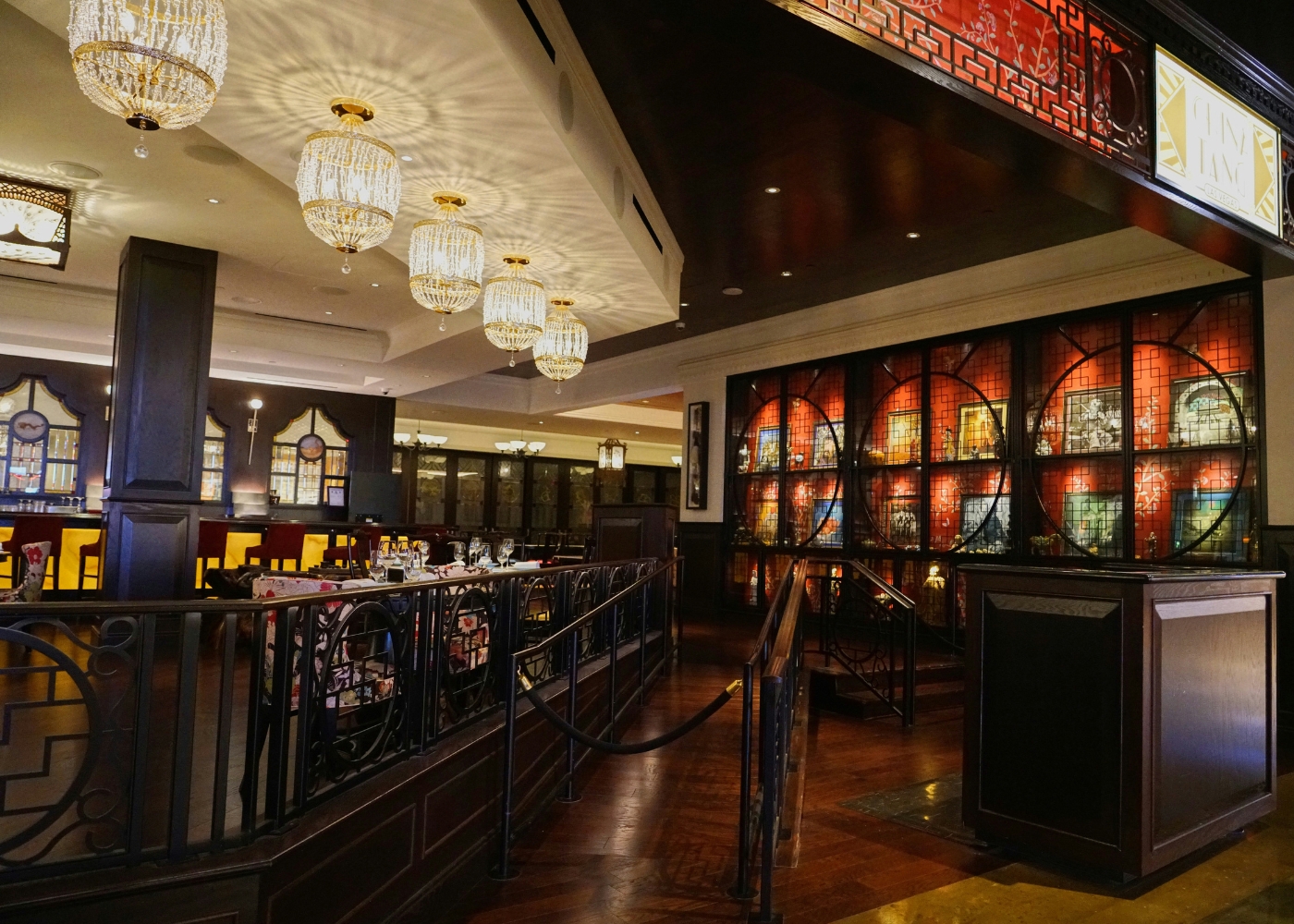 Best Chinese restaurants in Singapore - An extravagant Chinese restaurant interior