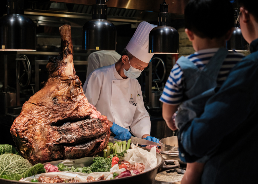 edge sunday brunch meat carving station