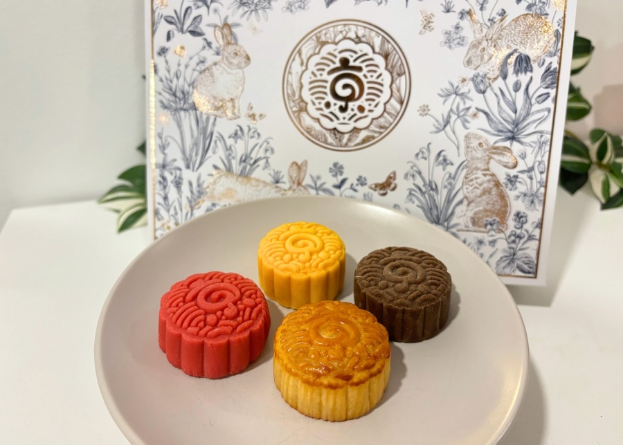 Best mooncakes in Singapore 2025 - Kyo Roll En Michelin-starred chefs collection