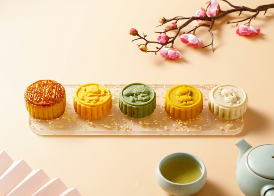Best mooncakes in Singapore for Mid-Autumn Festival 2026 - A tray of colourful mooncakes