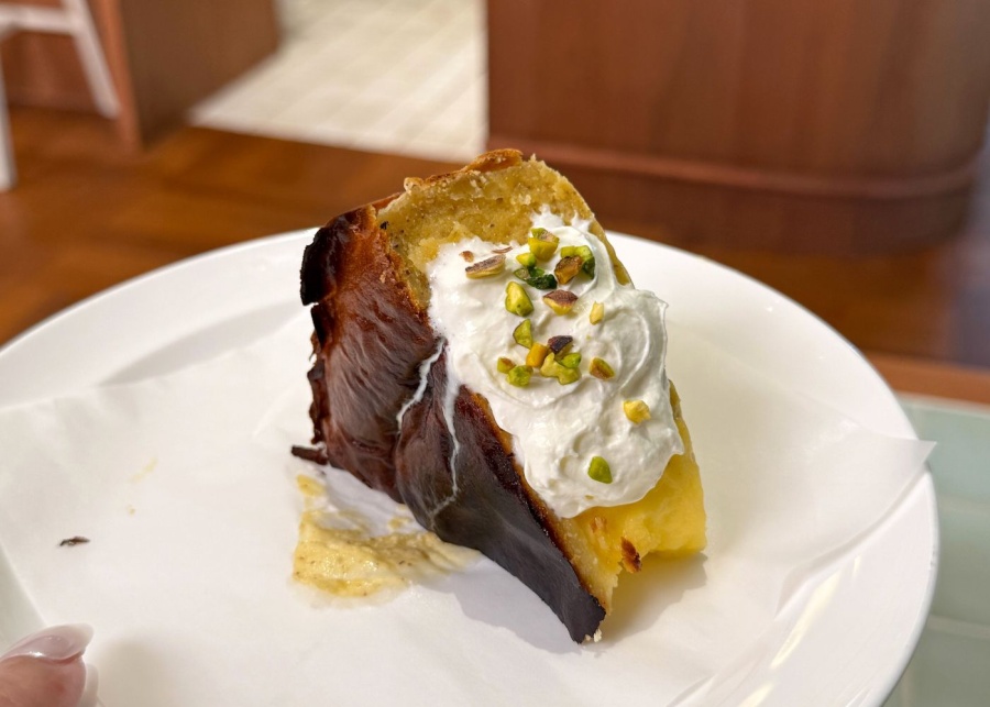 hanco coffee new cafe pistachio cheesecake