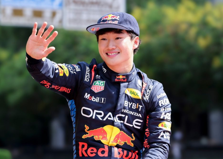 yuki tsunoda ion orchard - f1 drivers in singapore