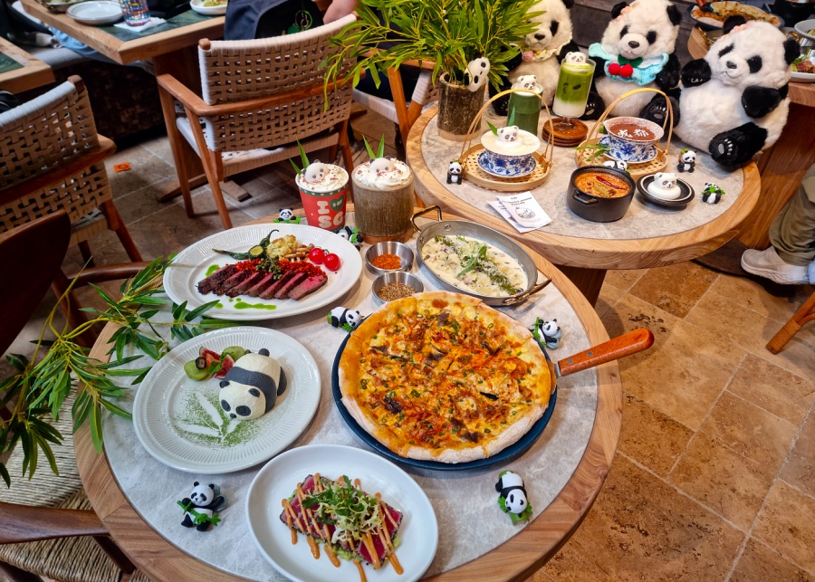 5:59+ Cafe & Bistro in Singapore